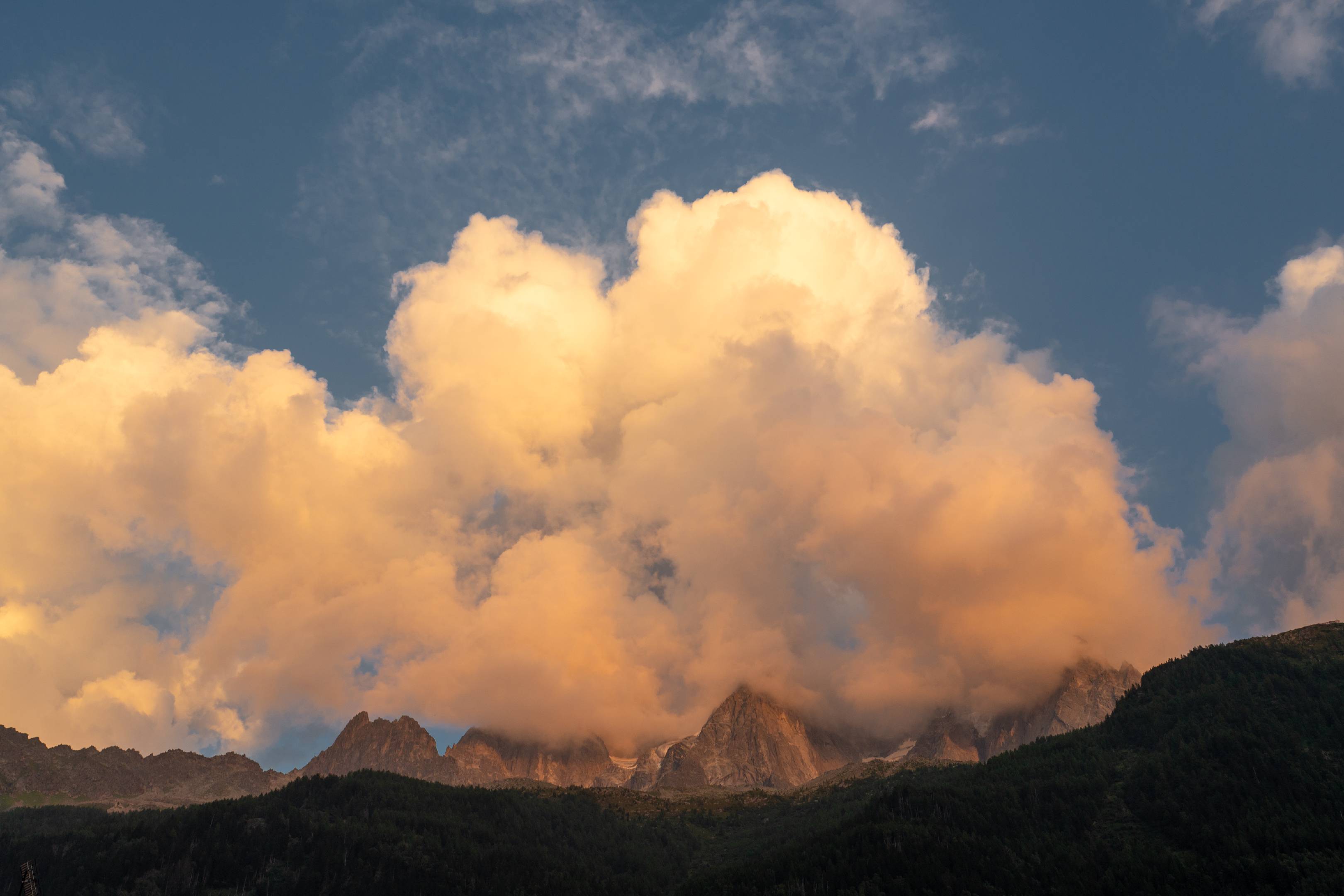 Aiguille des Grands Charmoz | 1/125s * f7.1 * ISO 200 * 35mm - FE 24-105mm F4 G OSS - Sony α7 IV Aiguille des Grands Charmoz