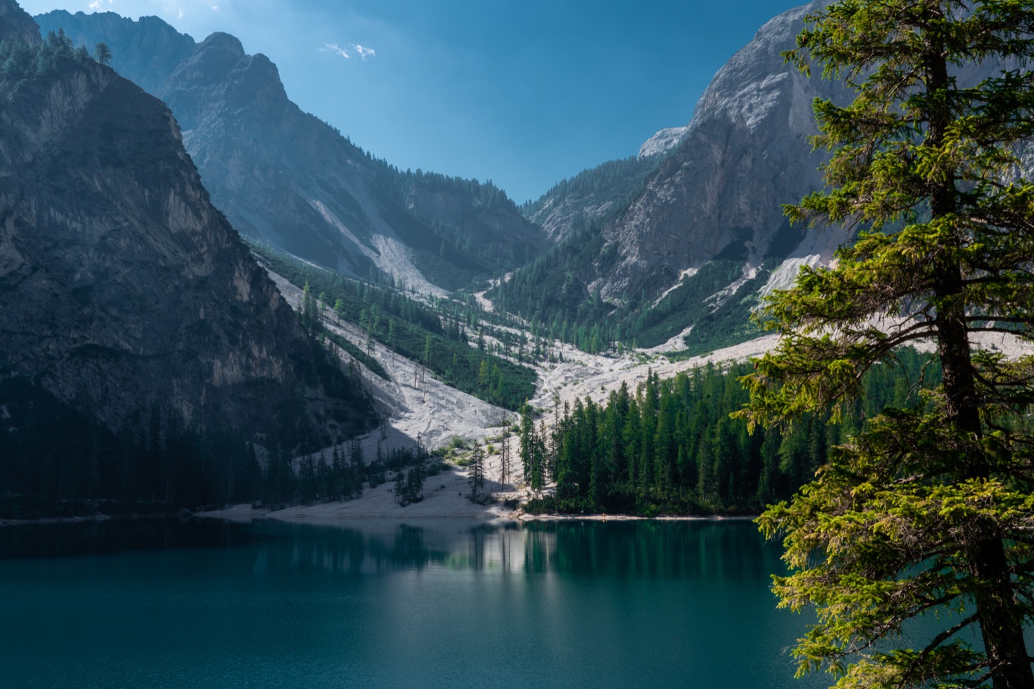 Trail around Pragser Wildsee