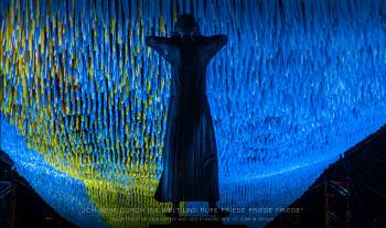 Ich gehe durch die Welt und rufe Friede Friede Friede | 1/200s * f4 * ISO 4000 * 81mm - FE 24-105mm F4 G OSS - Sony α7 III Ich gehe durch die Welt und rufe Friede Friede Friede