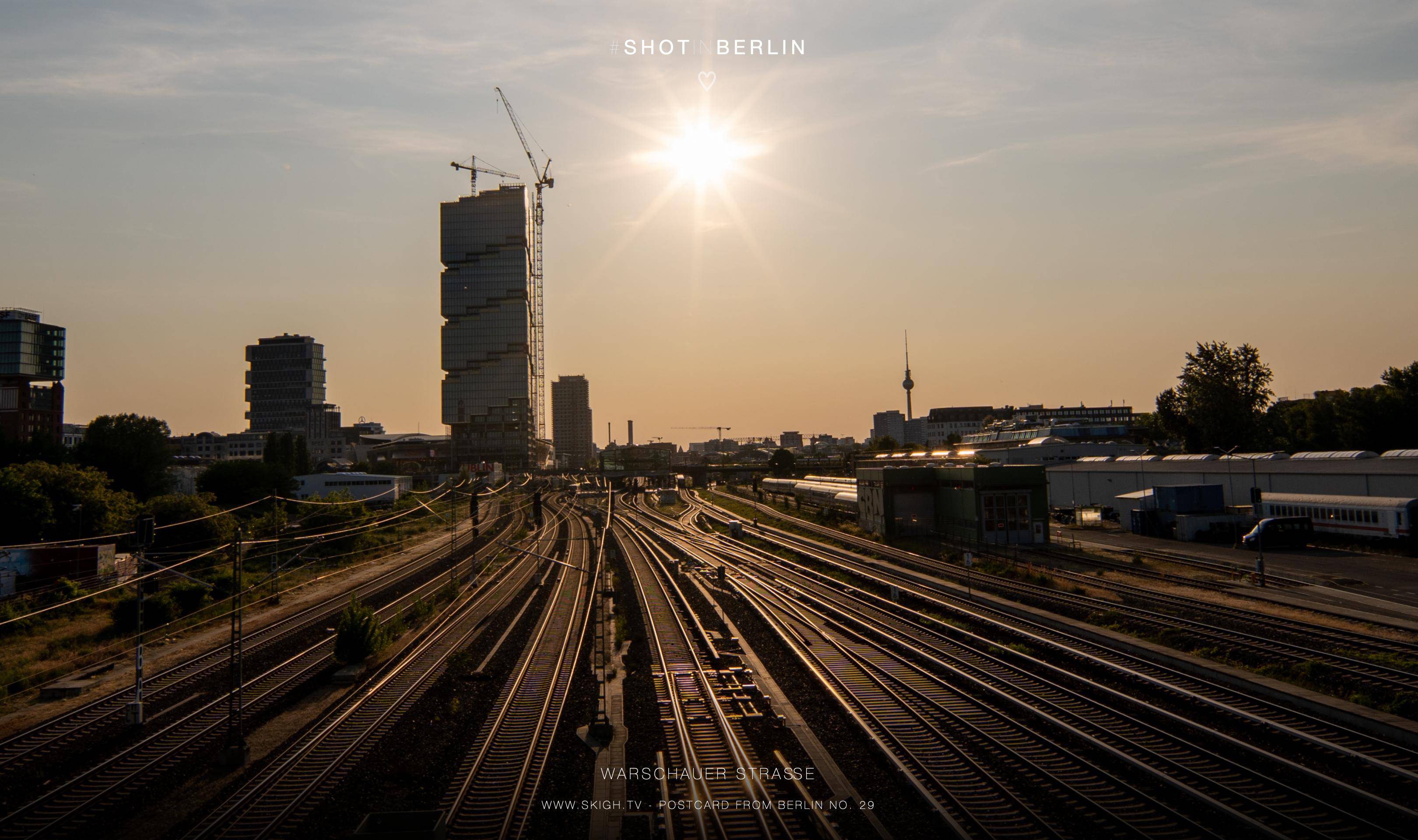 Warschauer Straße | 1/800s * -- * ISO 100 * -- - Laowa 10-18mm F4.5-5.6 FE - Sony α7 IV Warschauer Straße
