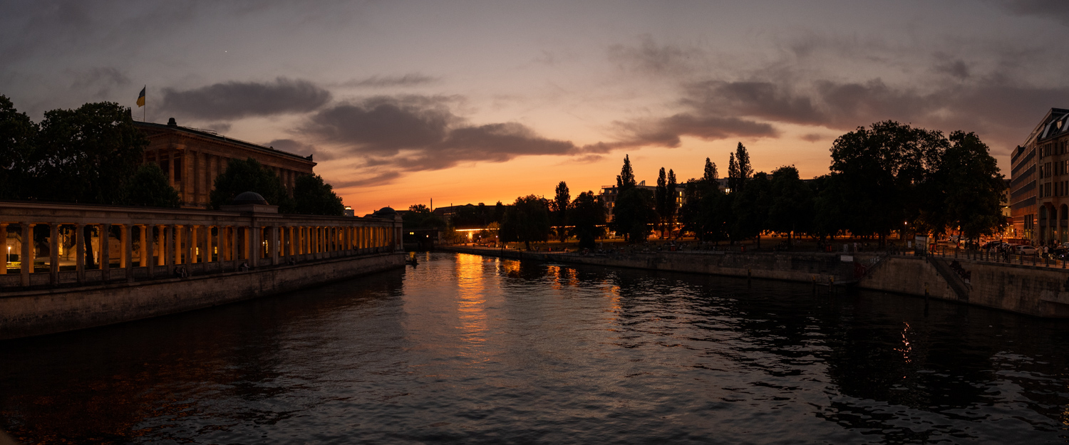 TV tower from Museumsinsel | 1/125s * f1.6 * ISO 4000 * 24mm - FE 24mm F1.4 GM - Sony α7 IV TV tower from Museumsinsel