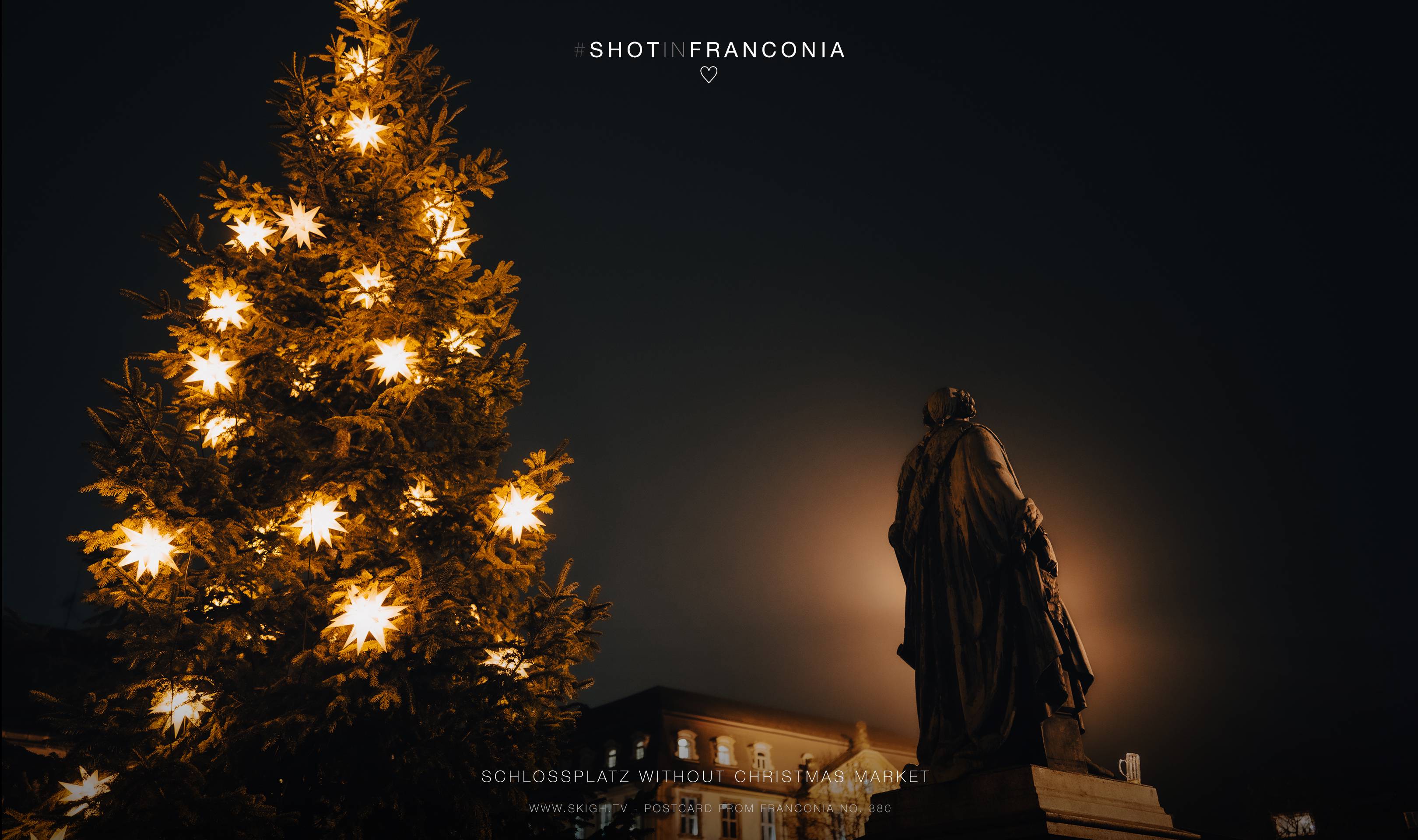Schlossplatz without Christmas Market | 1/30s * f1.4 * ISO 400 * 24mm - FE 24mm F1.4 GM - Sony α7R III Schlossplatz without Christmas Market