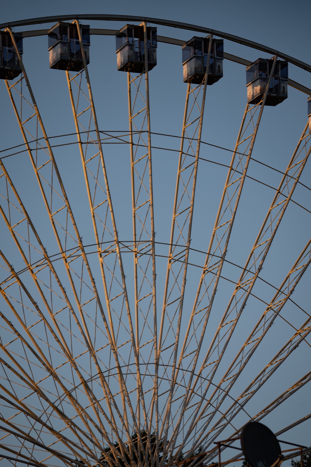 Europarad on Bergkirchweih | 1/160s * f6.3 * ISO 100 * 256mm - 100-400mm F5-6.3 DG DN OS | Contemporary 020 - Sony α7R III Europarad on Bergkirchweih