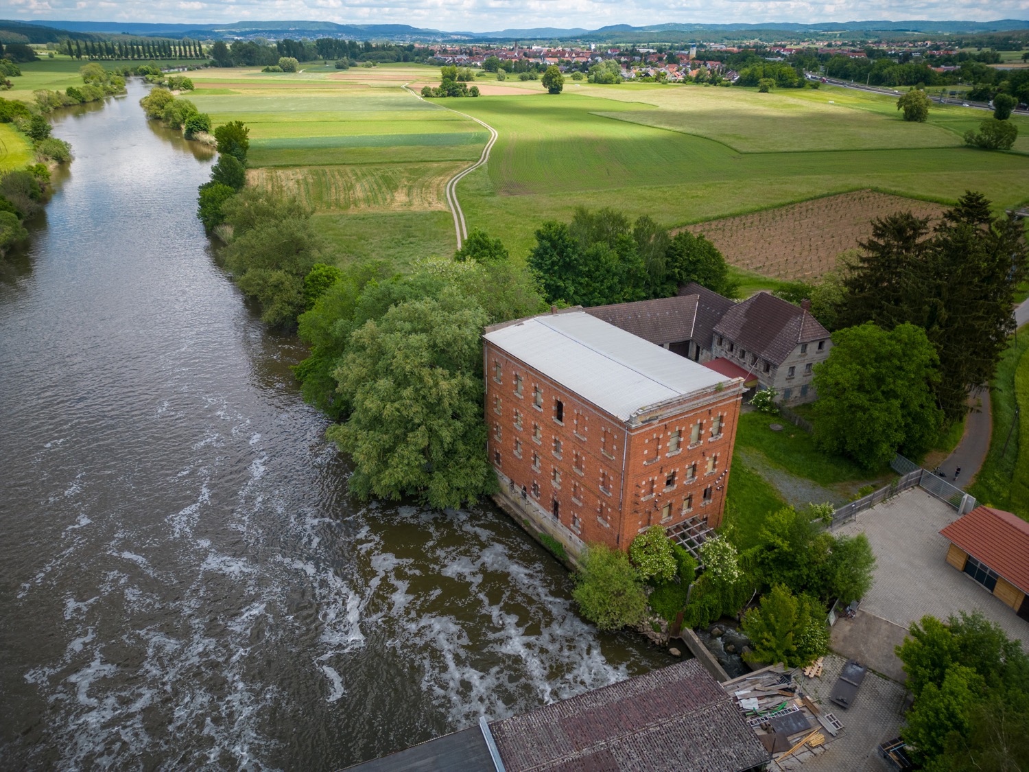 Baiersdorfer Mühle from above | 1/2000s * f1.7 * ISO 100 * 7mm - 6.7 mm f/1.7 - DJI Mini 3 pro Baiersdorfer Mühle from above