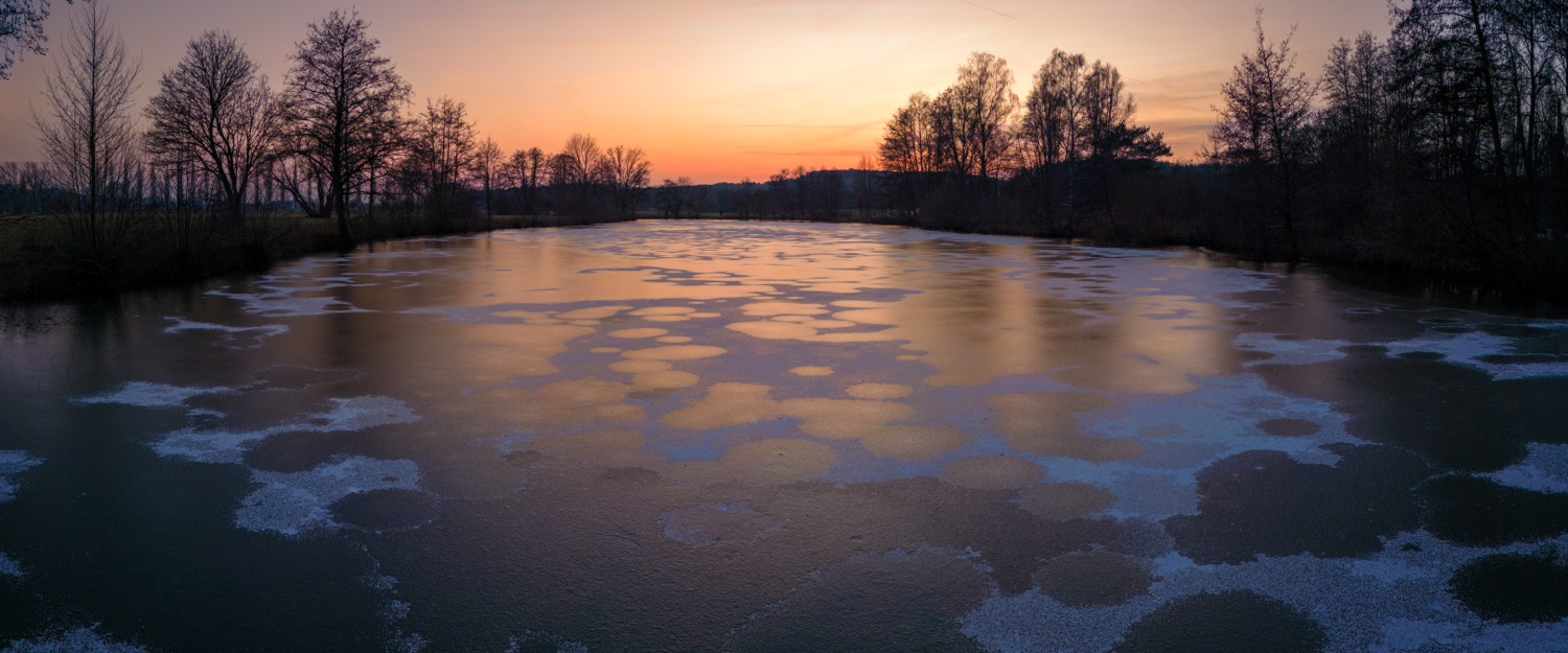 Frozen Baiersdorfer Baggersee | 1/500s * f1.7 * ISO 130 * 7mm - 6.7 mm f/1.7 - DJI Mini 3 pro Frozen Baiersdorfer Baggersee